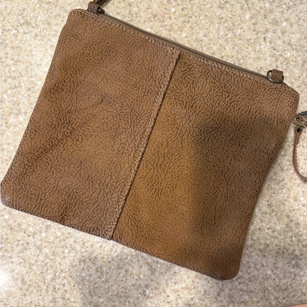 Elegant Gold and Cream Women's Bag - Picture 2 of 4